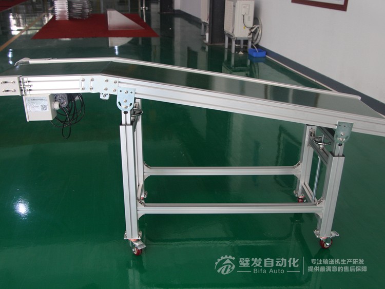 機(jī)械手配套帶平臺斜坡輸送線 機(jī)械手配套帶平臺斜坡輸送線