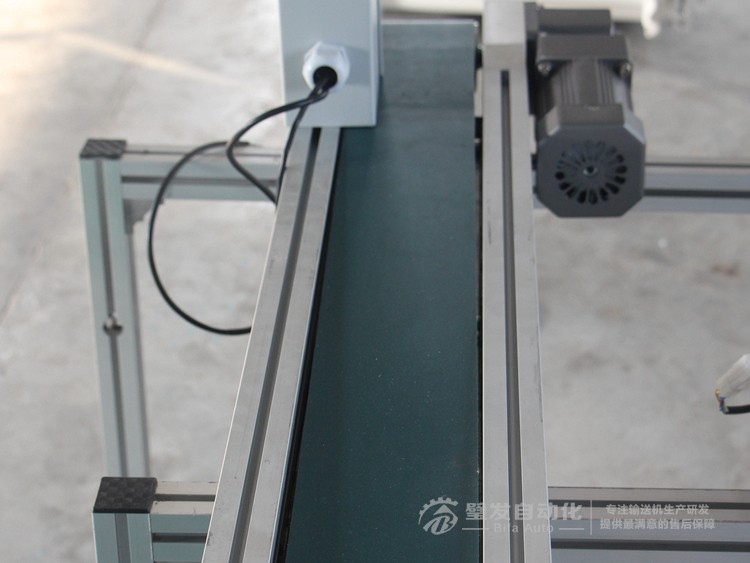 側(cè)裝直角電機(jī)小型皮帶輸送機(jī) 側(cè)裝直角電機(jī)小型皮帶輸送機(jī)