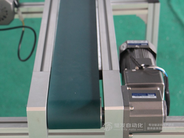 側(cè)裝直角電機(jī)小型皮帶輸送機(jī) 側(cè)裝直角電機(jī)小型皮帶輸送機(jī)