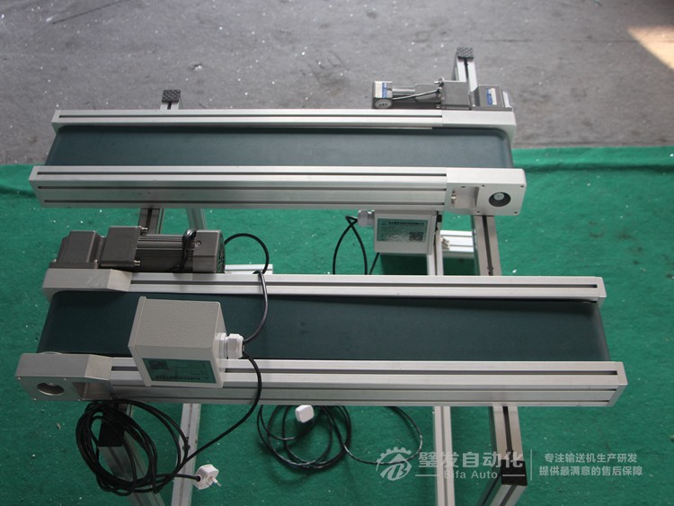 側(cè)裝直角電機(jī)小型皮帶輸送機(jī) 側(cè)裝直角電機(jī)小型皮帶輸送機(jī)