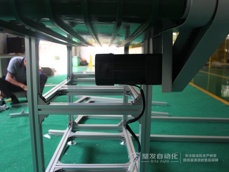 皮帶面加多導(dǎo)條皮帶標(biāo)準(zhǔn)小型輸送機 皮帶面加多導(dǎo)條皮帶標(biāo)準(zhǔn)小型輸送機