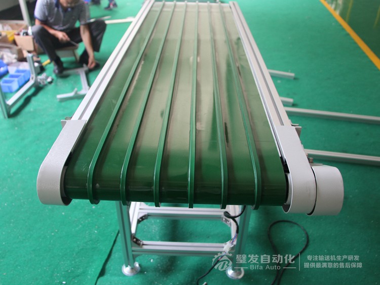 皮帶面加多導(dǎo)條皮帶標(biāo)準(zhǔn)小型輸送機 皮帶面加多導(dǎo)條皮帶標(biāo)準(zhǔn)小型輸送機