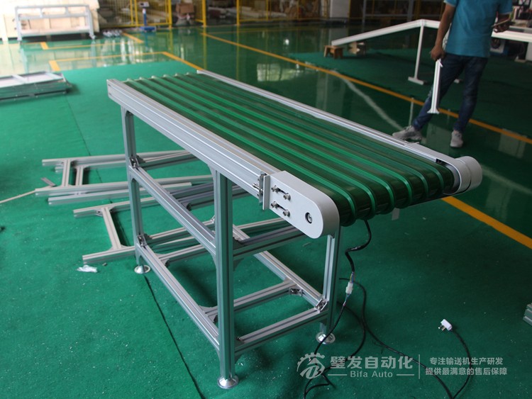 皮帶面加多導(dǎo)條皮帶標(biāo)準(zhǔn)小型輸送機 皮帶面加多導(dǎo)條皮帶標(biāo)準(zhǔn)小型輸送機