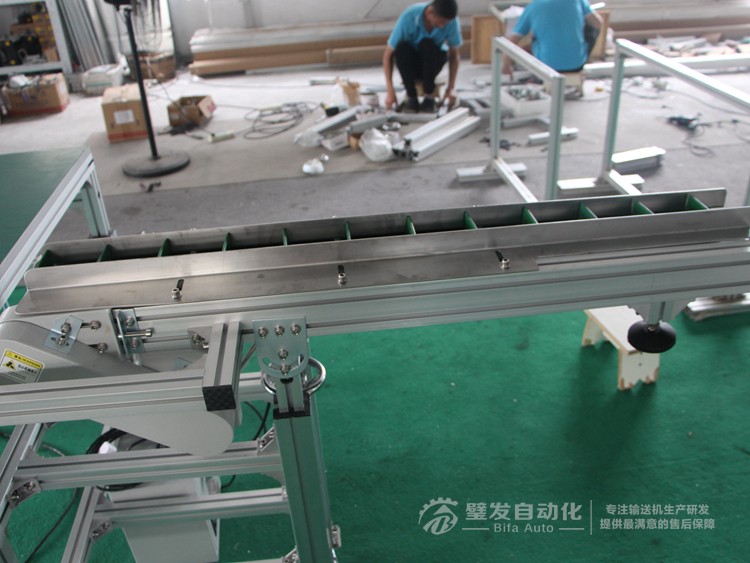 小型非標(biāo)皮帶輸送機(jī) 小型非標(biāo)皮帶輸送機(jī)