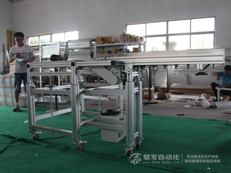 小型非標(biāo)皮帶輸送機(jī) 小型非標(biāo)皮帶輸送機(jī)