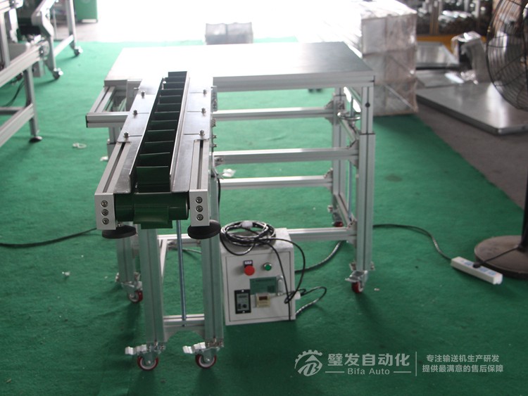 小型非標(biāo)皮帶輸送機(jī) 小型非標(biāo)皮帶輸送機(jī)