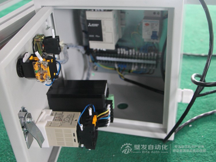 小型非標(biāo)皮帶輸送機(jī) 小型非標(biāo)皮帶輸送機(jī)