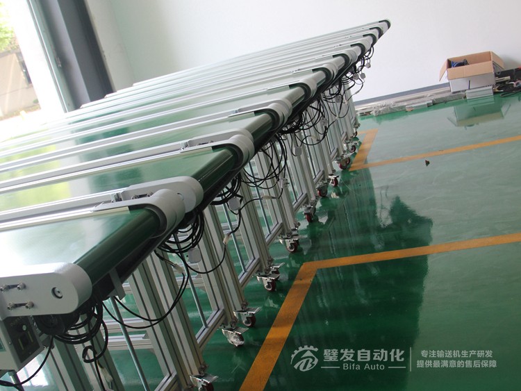 加滑料板小型升降腿皮帶輸送機(jī) 加滑料板小型升降腿皮帶輸送機(jī)