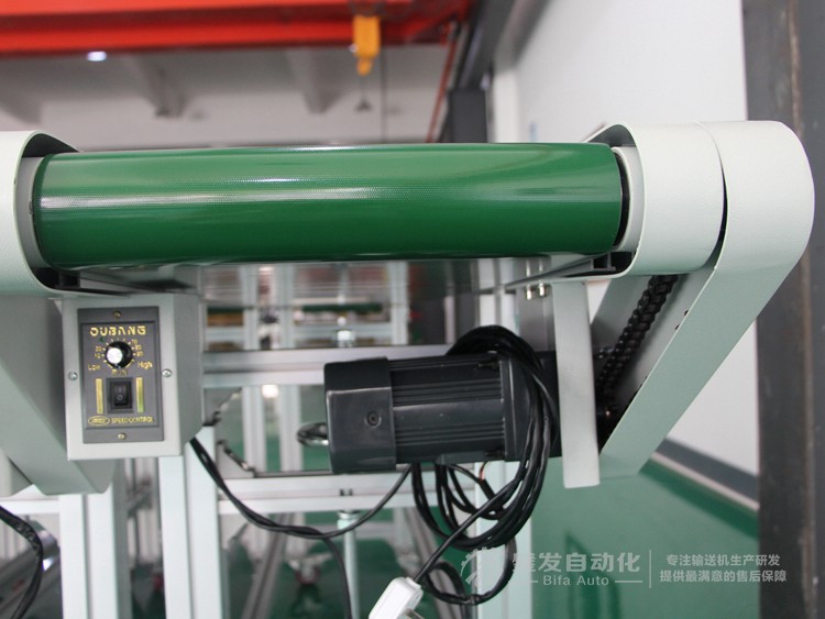 加滑料板小型升降腿皮帶輸送機(jī) 加滑料板小型升降腿皮帶輸送機(jī)