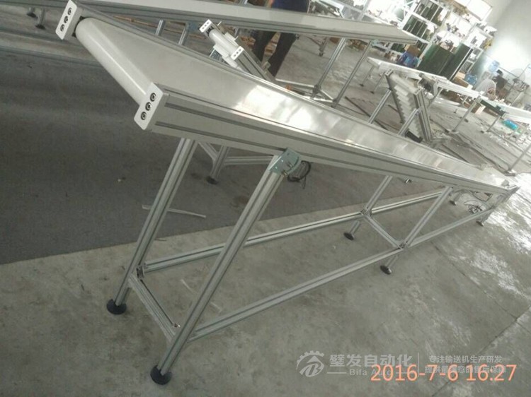 白色PVC流水線帶平臺爬坡輸送線輸送機 白色PVC流水線帶平臺爬坡輸送線輸送機