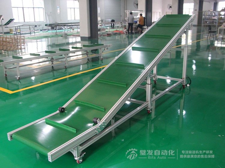 帶擋板直線與爬坡輸送機(jī)