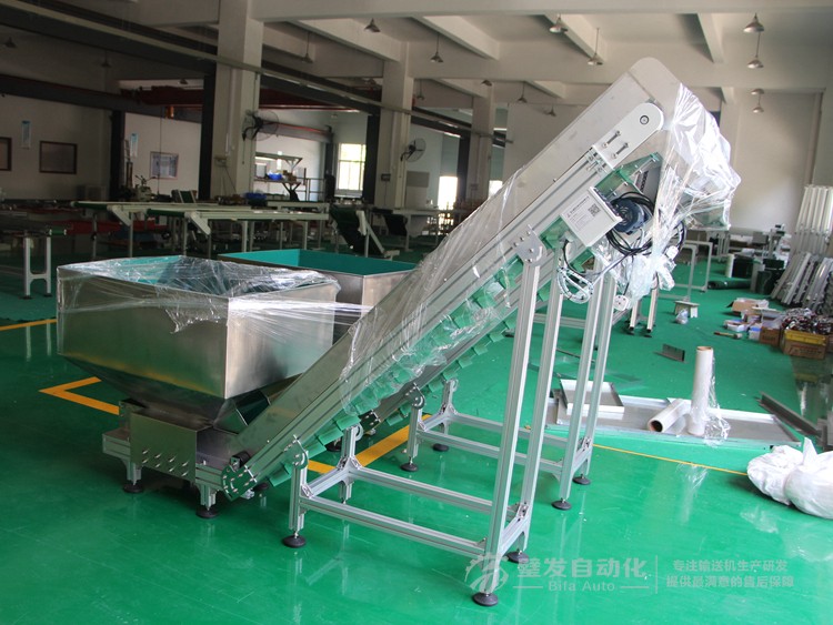 低端平臺(tái)精研電機(jī)不銹鋼擋邊料斗爬坡輸送機(jī) 低端平臺(tái)精研電機(jī)不銹鋼擋邊料斗爬坡輸送機(jī)