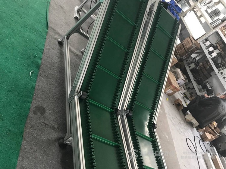 裙邊擋板低端平臺(tái)爬坡輸送線 裙邊擋板低端平臺(tái)爬坡輸送線