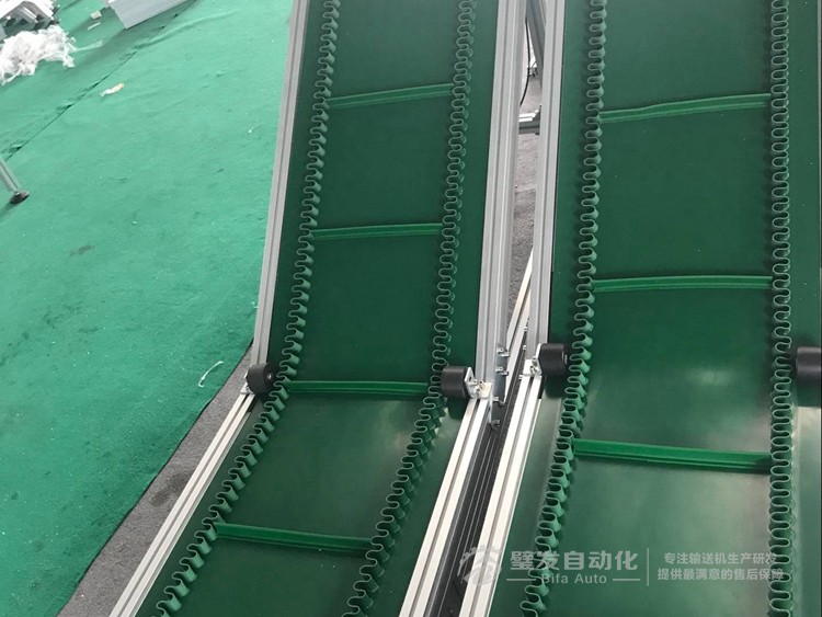 裙邊擋板低端平臺(tái)爬坡輸送線 裙邊擋板低端平臺(tái)爬坡輸送線