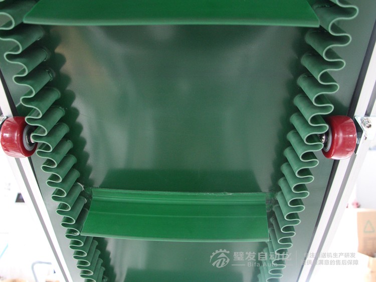 裙邊擋板爬坡輸送機(jī) 裙邊擋板爬坡輸送機(jī)