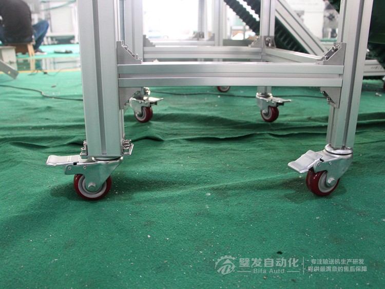 直角電機(jī)裙邊擋板Z字形爬坡輸送機(jī) 直角電機(jī)裙邊擋板Z字形爬坡輸送機(jī)