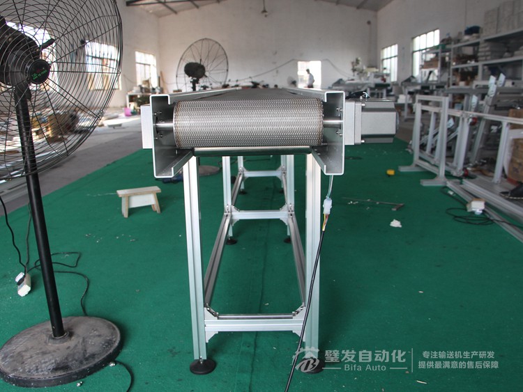 不銹鋼網(wǎng)鏈輸送機(jī) 不銹鋼網(wǎng)鏈輸送機(jī)