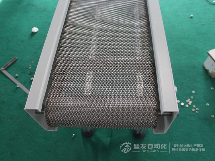 不銹鋼網(wǎng)鏈輸送機(jī) 不銹鋼網(wǎng)鏈輸送機(jī)