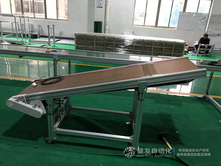 特佛龍網(wǎng)帶斜坡輸送機(jī)