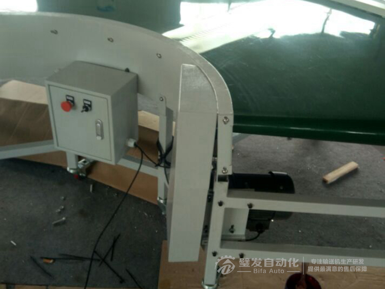 180度轉(zhuǎn)彎機(jī) 180度轉(zhuǎn)彎機(jī)