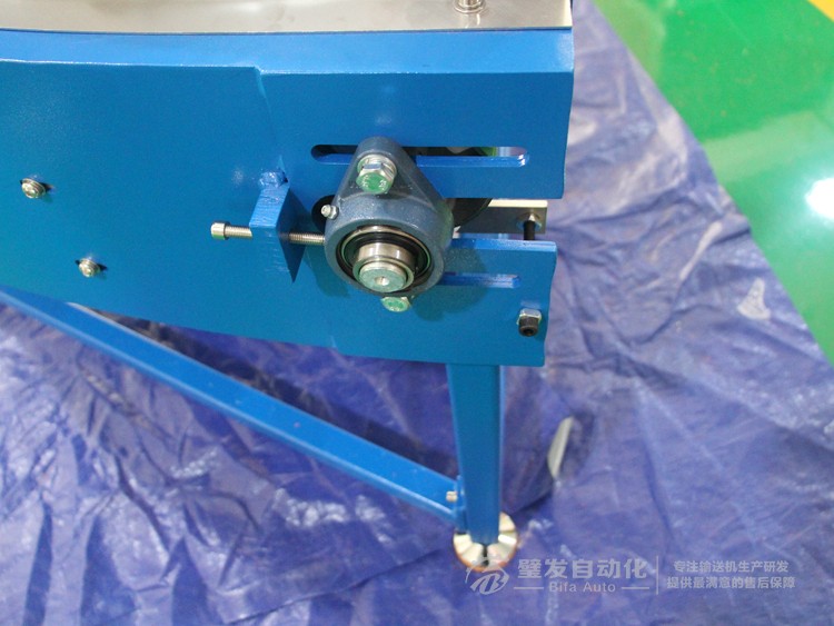 碳鋼藍色烤漆加擋邊90度皮帶轉(zhuǎn)彎機 碳鋼藍色烤漆加擋邊90度皮帶轉(zhuǎn)彎機