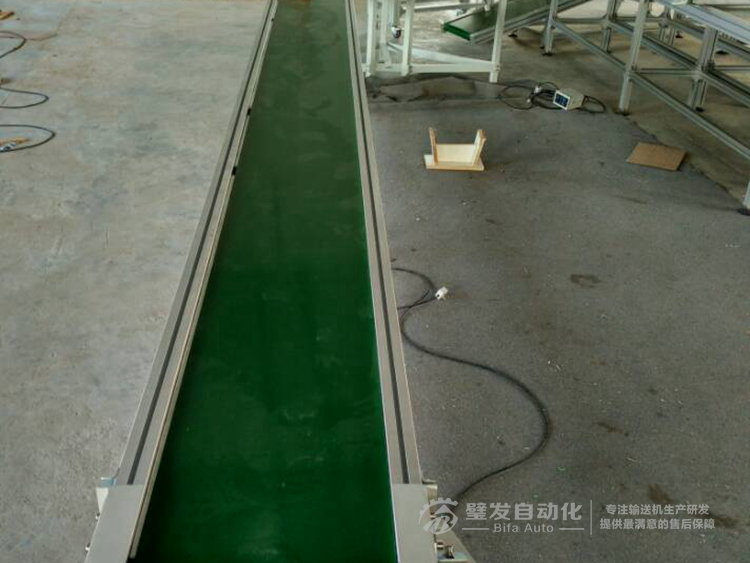 180度轉(zhuǎn)彎機(jī)銜接直線輸送機(jī) 180度轉(zhuǎn)彎機(jī)銜接直線輸送機(jī)