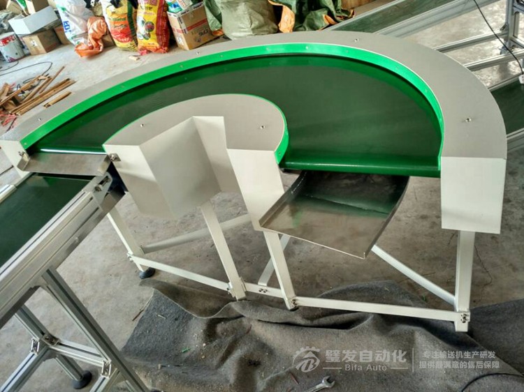 180度轉(zhuǎn)彎機(jī)銜接直線輸送機(jī) 180度轉(zhuǎn)彎機(jī)銜接直線輸送機(jī)