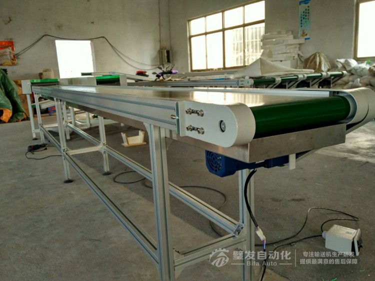 180度轉(zhuǎn)彎機(jī)銜接直線輸送機(jī) 180度轉(zhuǎn)彎機(jī)銜接直線輸送機(jī)