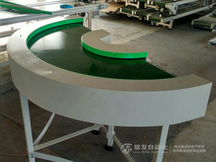 180度轉(zhuǎn)彎機(jī)銜接直線輸送機(jī) 180度轉(zhuǎn)彎機(jī)銜接直線輸送機(jī)