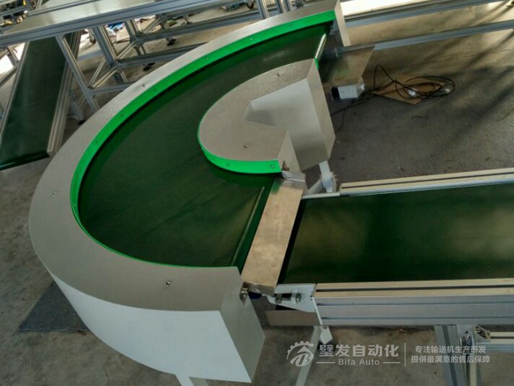 180度轉(zhuǎn)彎機(jī)銜接直線輸送機(jī) 180度轉(zhuǎn)彎機(jī)銜接直線輸送機(jī)