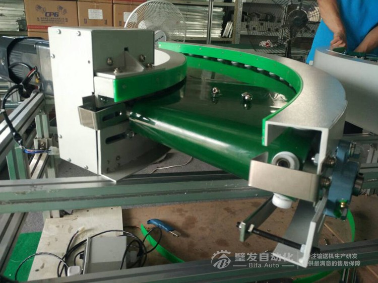 小型轉(zhuǎn)彎機 小型轉(zhuǎn)彎機