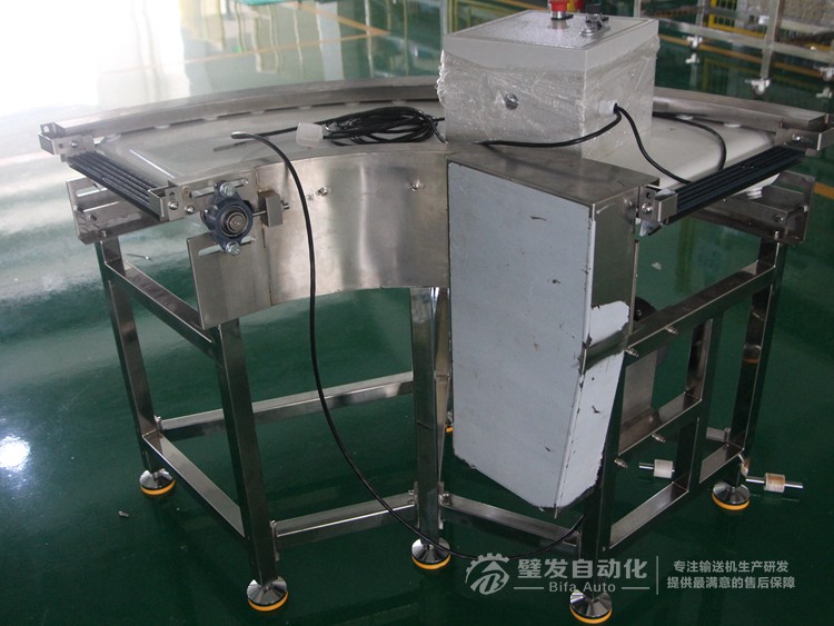 整機不銹鋼白色食品級皮帶90度轉(zhuǎn)彎機 整機不銹鋼白色食品級皮帶90度轉(zhuǎn)彎機