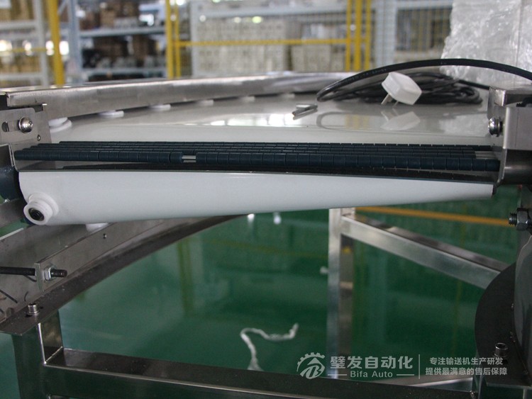 整機不銹鋼白色食品級皮帶90度轉(zhuǎn)彎機 整機不銹鋼白色食品級皮帶90度轉(zhuǎn)彎機