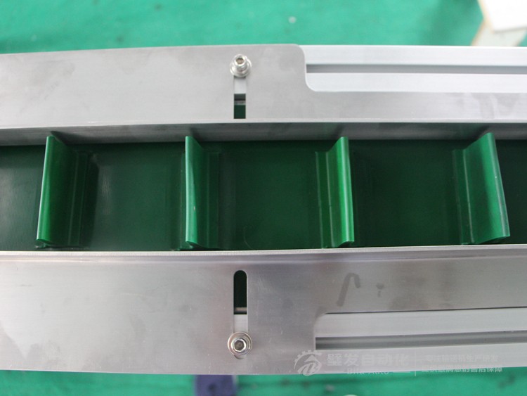 銜接工作桌小型非標(biāo)皮帶輸送機(jī) 銜接工作桌小型非標(biāo)皮帶輸送機(jī)