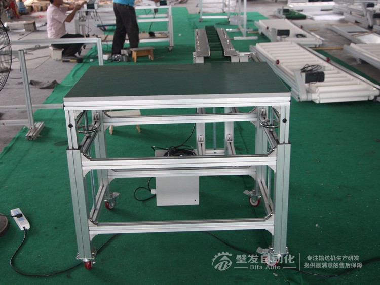 銜接工作桌小型非標(biāo)皮帶輸送機(jī) 銜接工作桌小型非標(biāo)皮帶輸送機(jī)