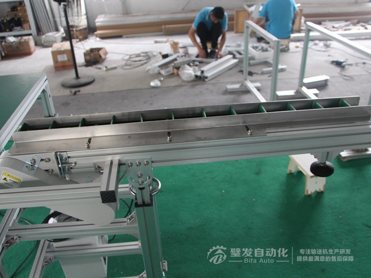 銜接工作桌小型非標(biāo)皮帶輸送機(jī) 銜接工作桌小型非標(biāo)皮帶輸送機(jī)