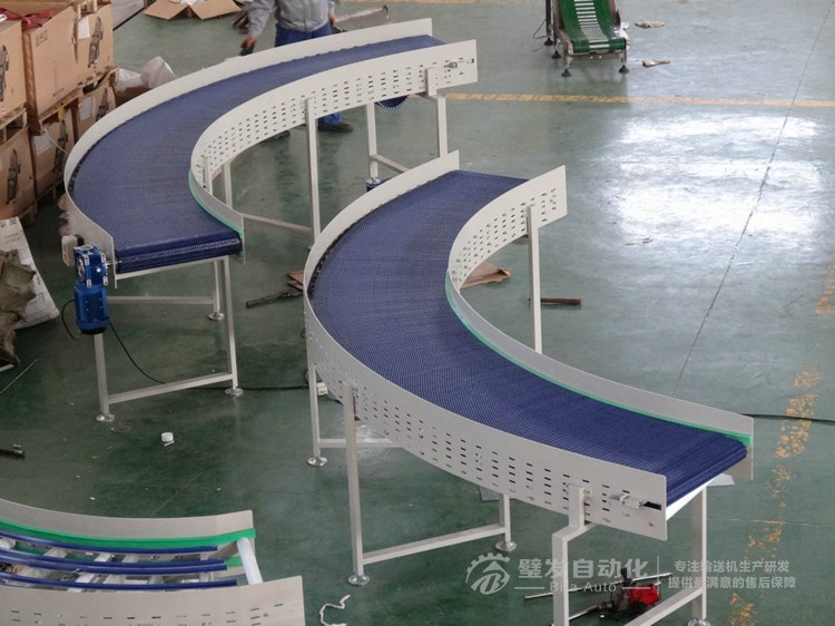 塑料網(wǎng)帶轉(zhuǎn)彎輸送機(jī)
