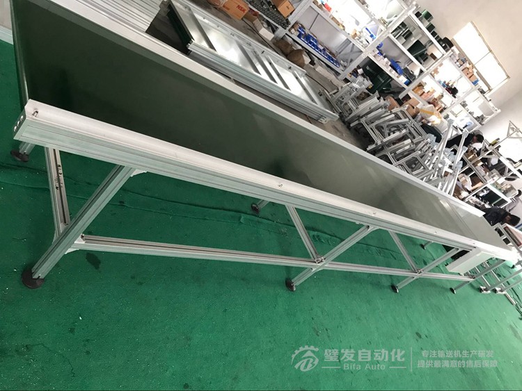 皮帶輸送機(jī).jpg 皮帶輸送機(jī).jpg